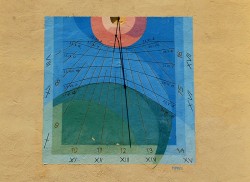 Detailní pohled na sluneční hodiny s ukazatelem času