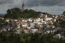 Pohled na Štramberskou Trúbu od Jeskyně Šipka