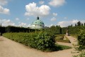 Rotunda v květné zahradě - pohled od kolonády