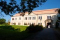 Zámek slouží jako Střední škola hotelová a služeb Kroměříž